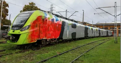 Szczecin: zatrzymano graficiarzy, którzy pomalowali pociąg i podczas akcji zgubili kamerę